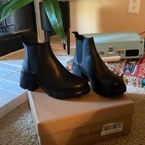 NEW Steve Madden howler boots 8 black